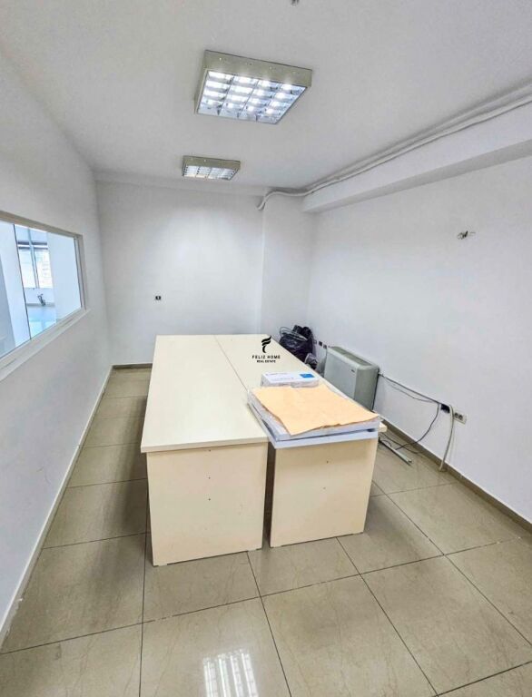 OFFICE FOR RENT 300 M2 DIBRA STREET 2,600 EURO FH-65896