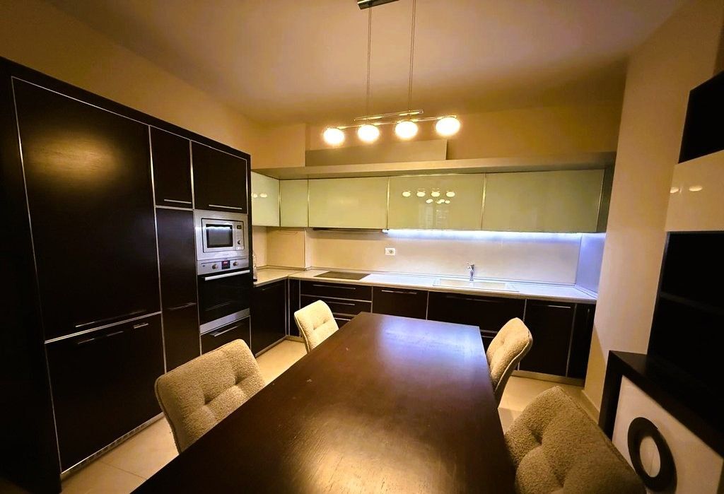 NE KOMUNEN E PARISIT JEPET APARTAMENT 2+1 PER QIRA