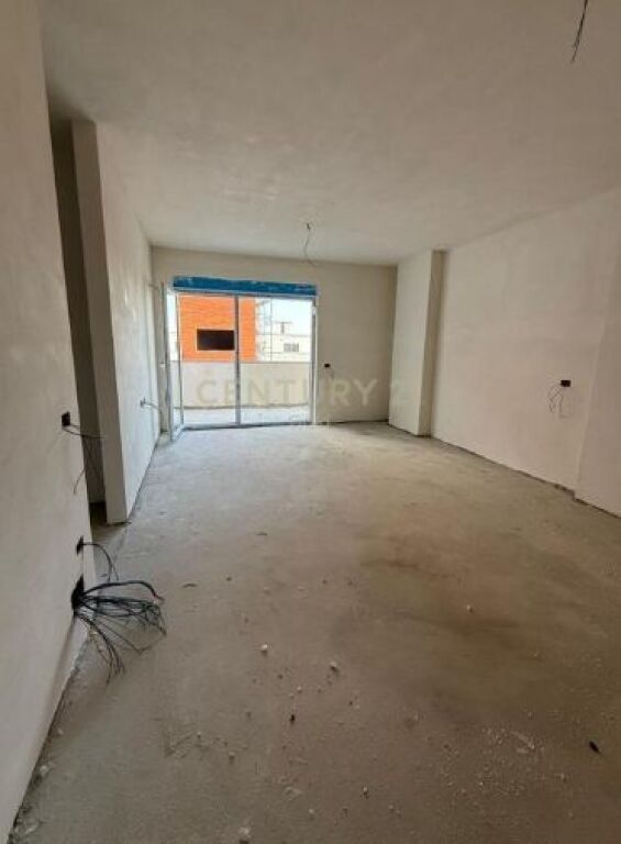 Shitet apartament 3+1+2 – me post parkimi