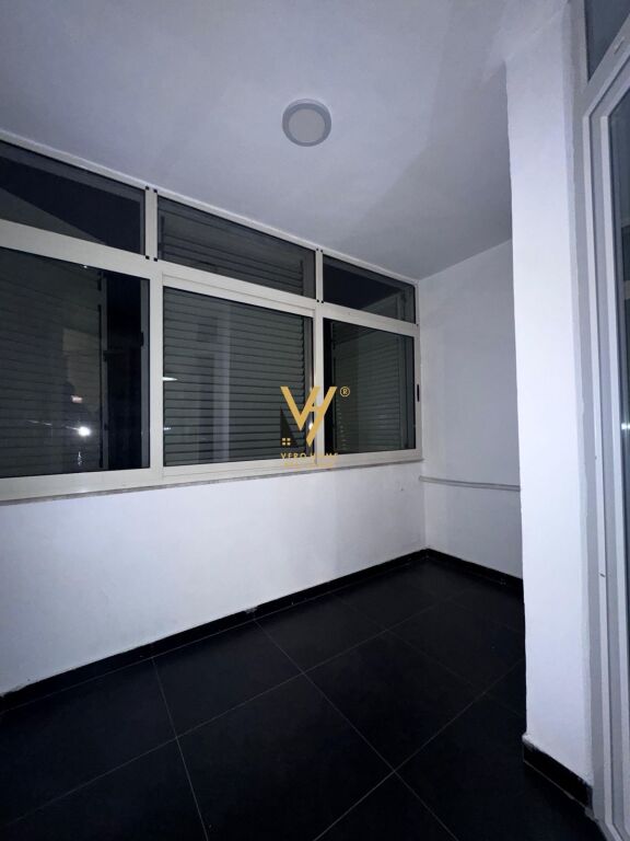 VENDESI APPARTAMENTO 2+1+BLK IN PIAZZA WILLSON 240.000 EURO