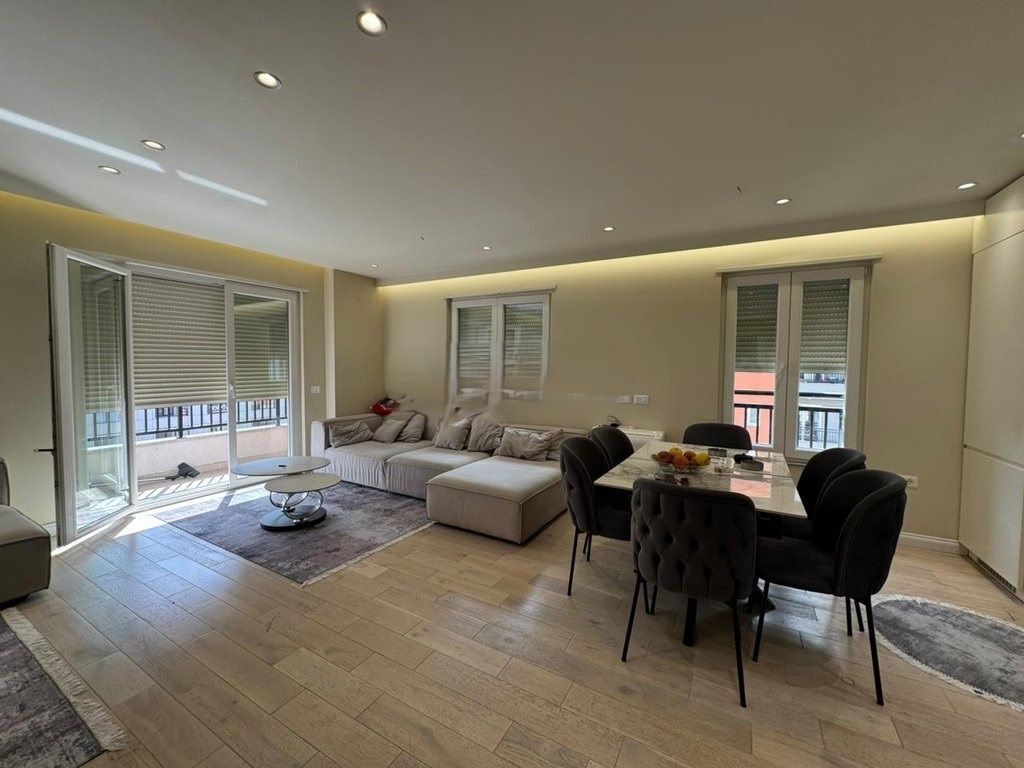 APARTMENT FOR SALE AT VILA L !
