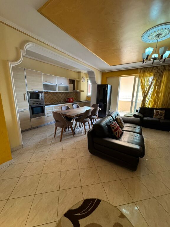 APARTAMENT 3+1 PER QERA PRANE KOMUNES SE PARISIT
