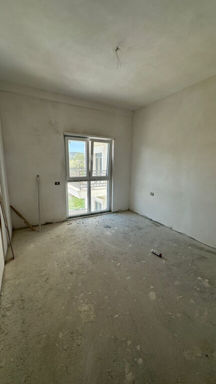 APPARTAMENTO 2+1+2 IN VENDITA – TIRANA PORTA E RE