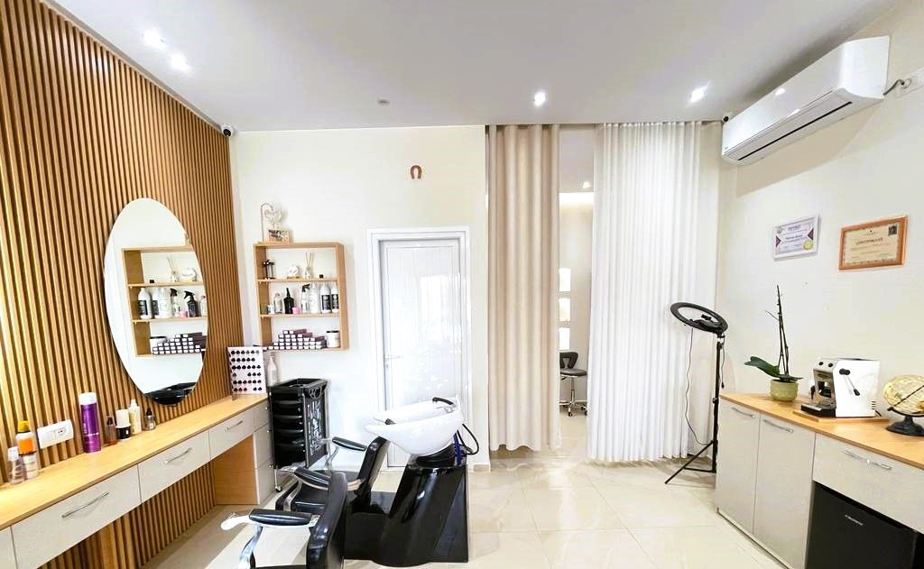 AMBIENTE PARRUCCHIERE / ESTETICA IN AFFITTO VICINO A PIAZZA 21, VIA KAVAJËS