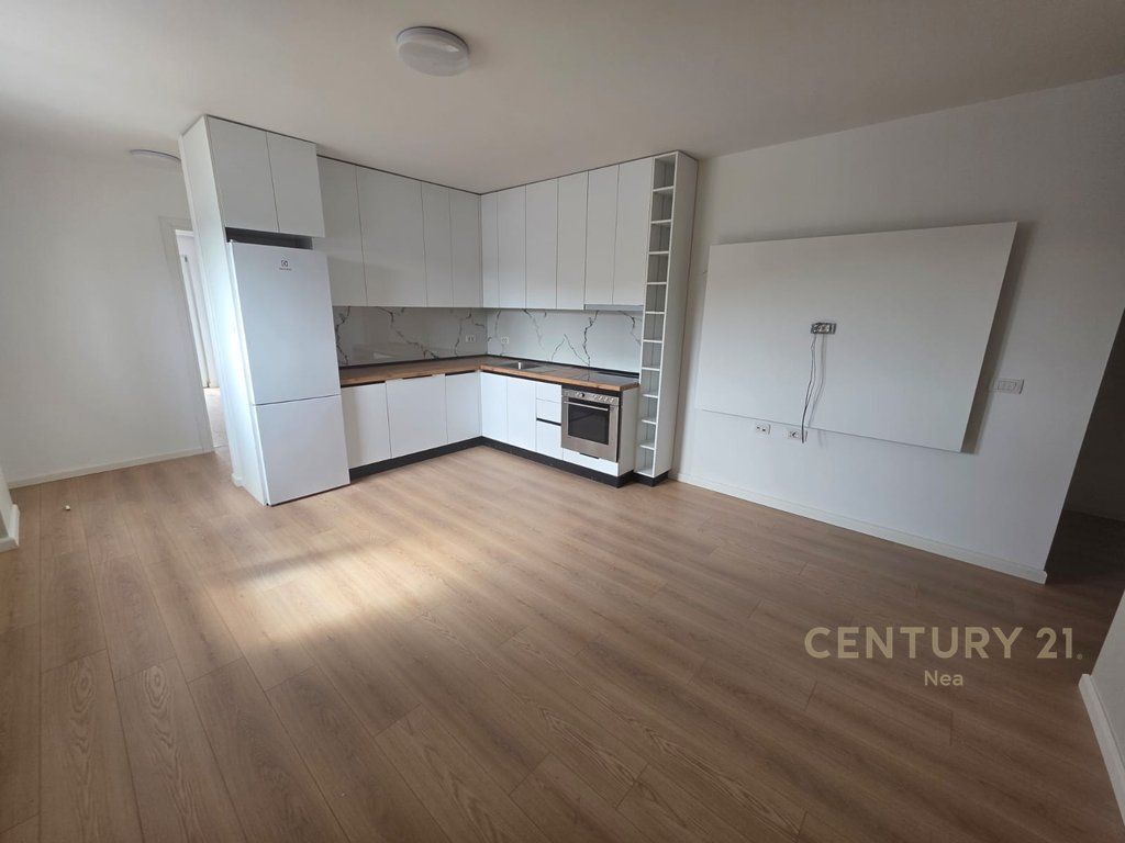 APARTAMENT 2+1+POST PARKIMI ME QIRA NE KOMBINAT