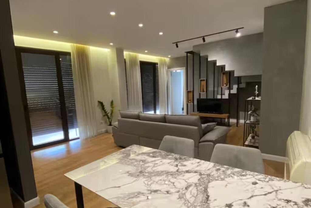 SUPER DUPLEX NË SHITJE NË QENDËR
