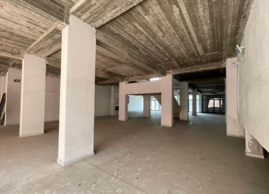 🏢 Commercial Space for Rent – At the Municipality Overpass