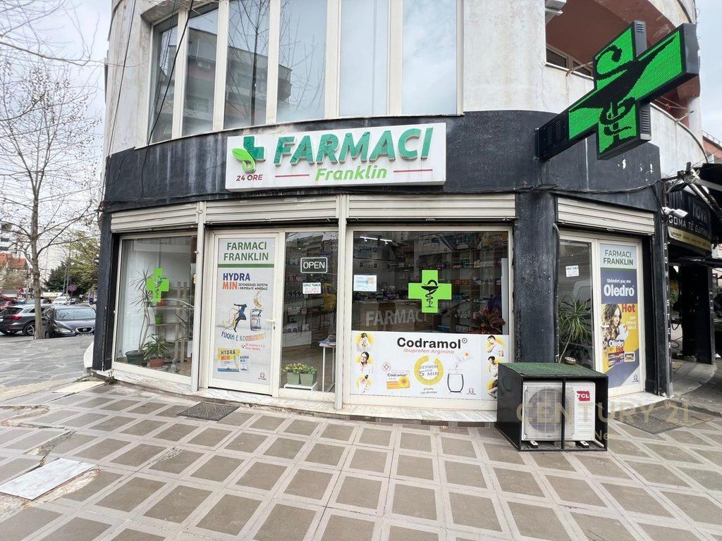 Vendesi attività "Farmacia" presso il Comune di Parigi.