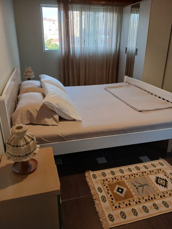 Apartament me qira 3+1 – Komuna e Parisit !