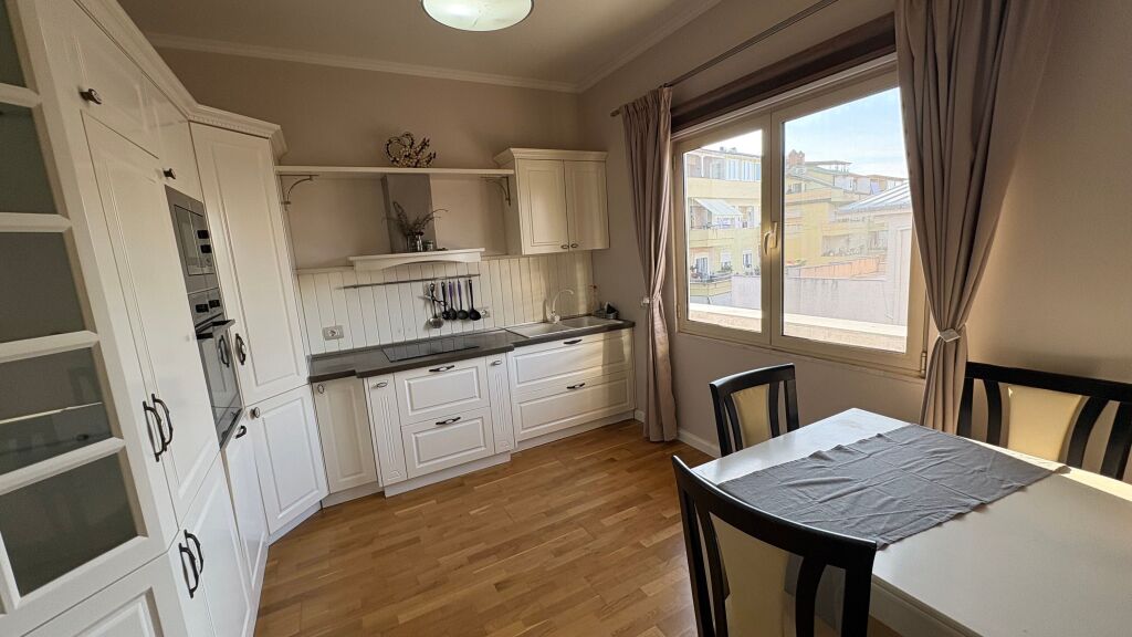 Penthouse for Sale – Dry Lake