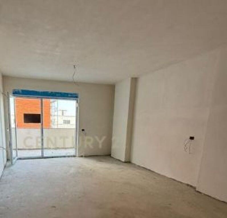 Shitet apartament 3+1+2 – me post parkimi