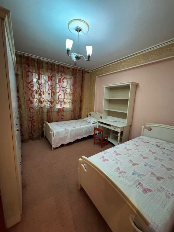 APARTAMENT 3+1 PER QERA PRANE KOMUNES SE PARISIT