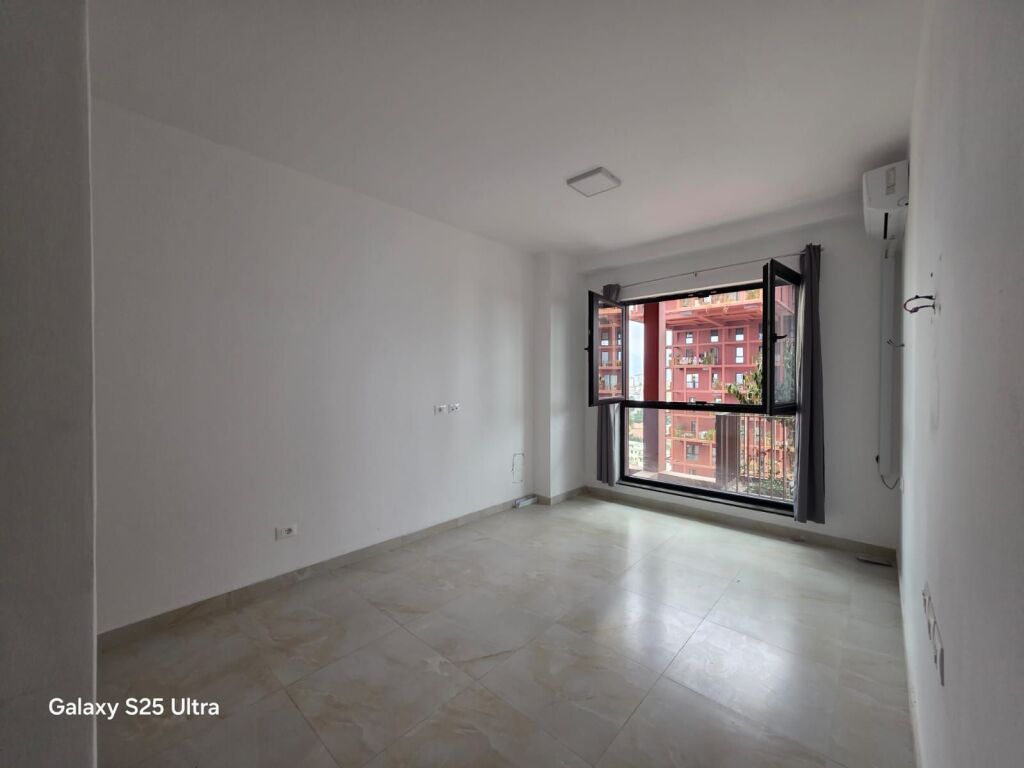 JEPET ME QIRA AMBIENT ZYRE 2+1+2 - Tirana Garden Building, Rruga e Kavajes !