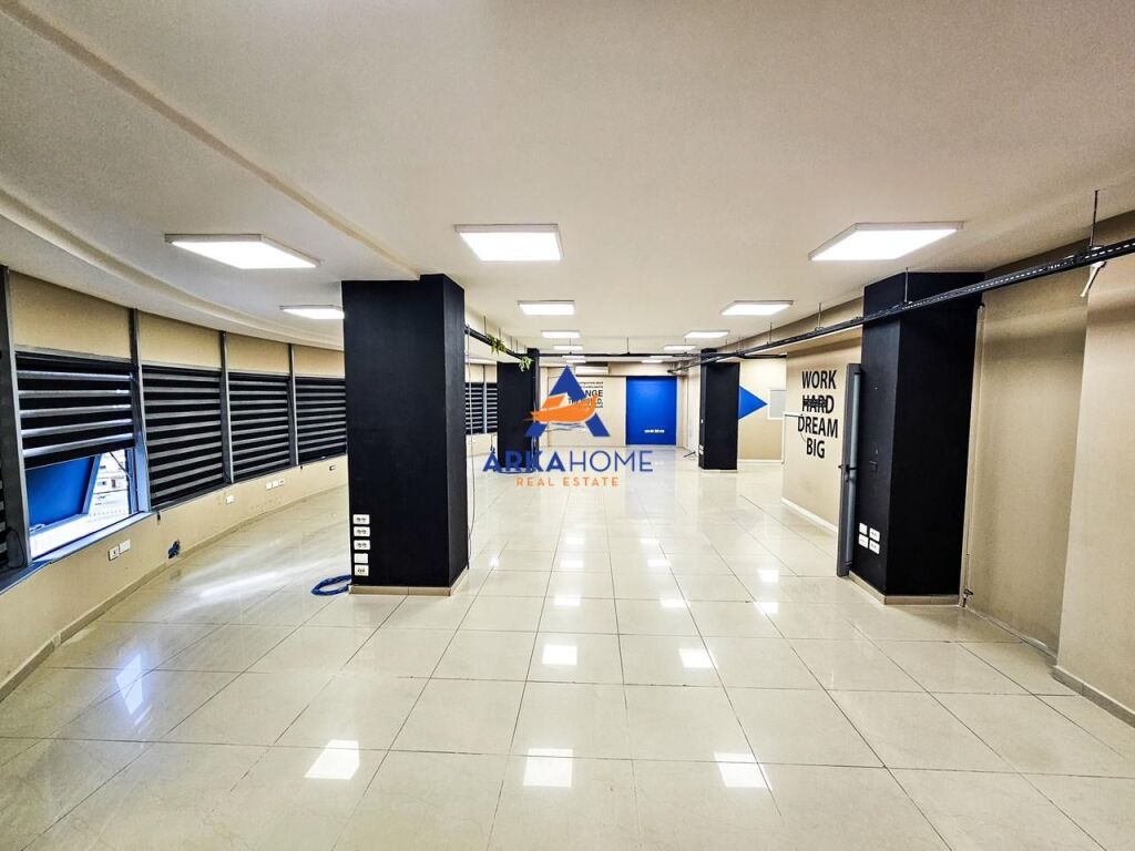 LOCALE COMMERCIALE IN AFFITTO 300M2 "VIA DIBRA, FACILE ACCESSO AL CENTRO" 3000 EURO