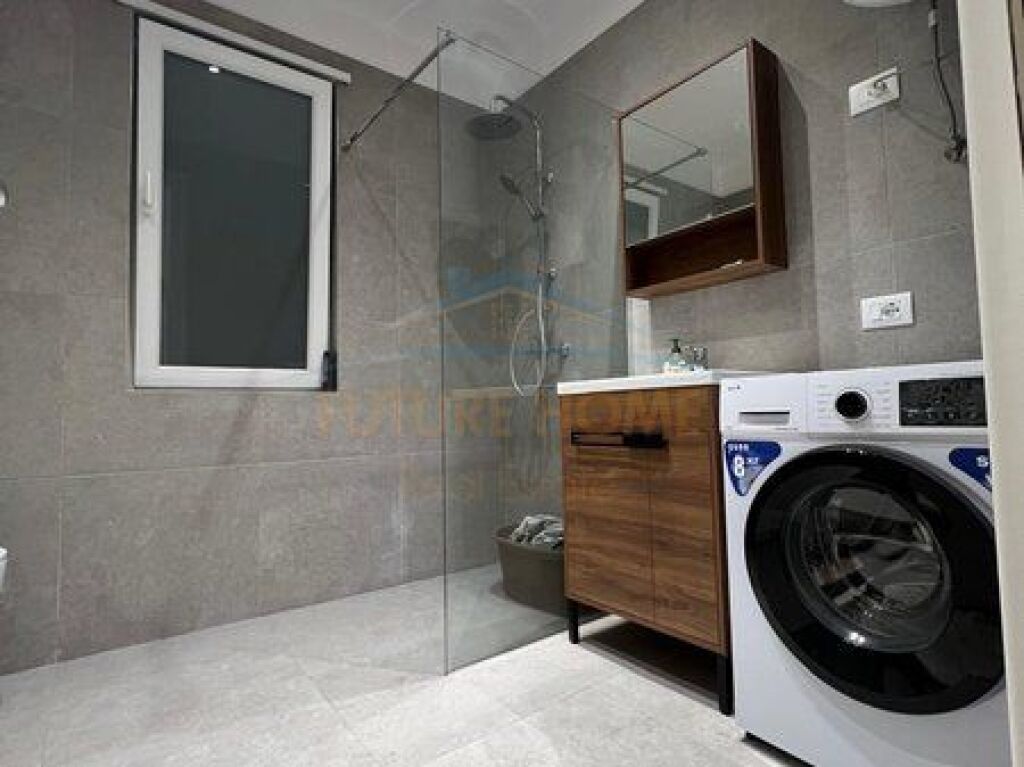 Shitet, Apartament 2+1, Kompleksi Univers City, Tiranë.