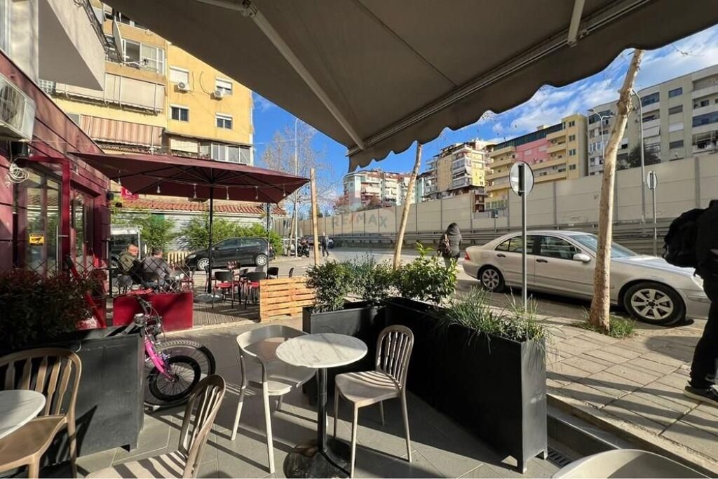 Vendesi commerciale in vendita nel Comune di Parisi