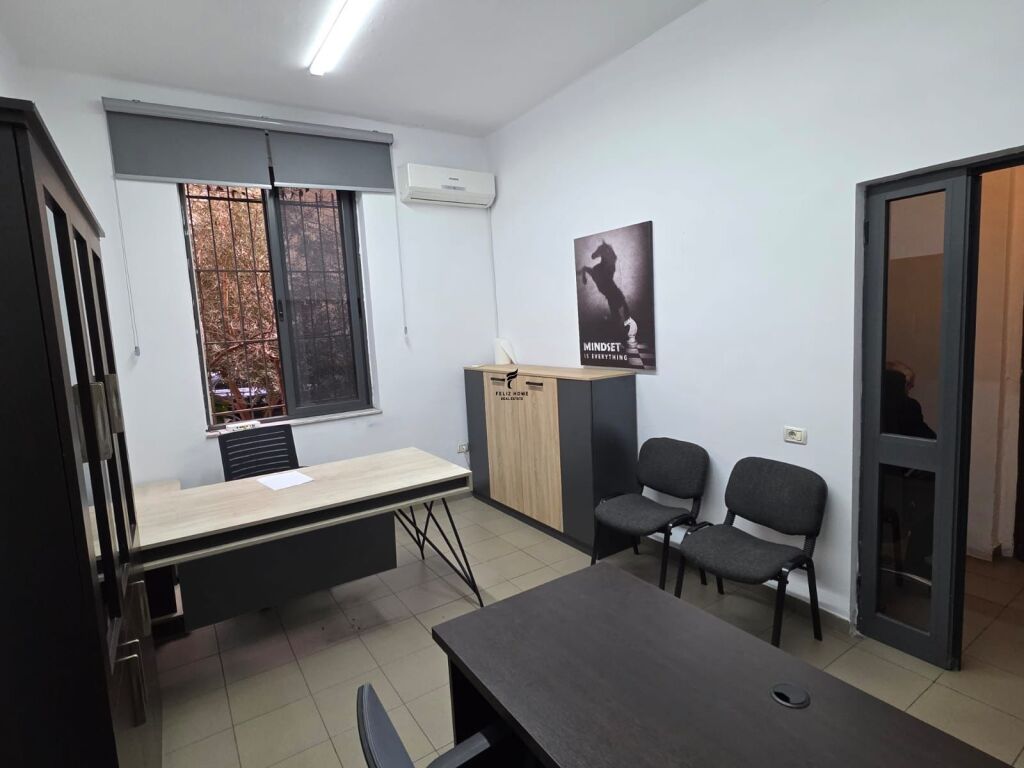 UFFICIO IN AFFITTO 24 M2 VIAL BAJRAM CURRI 70.000 LEKE FH-65827