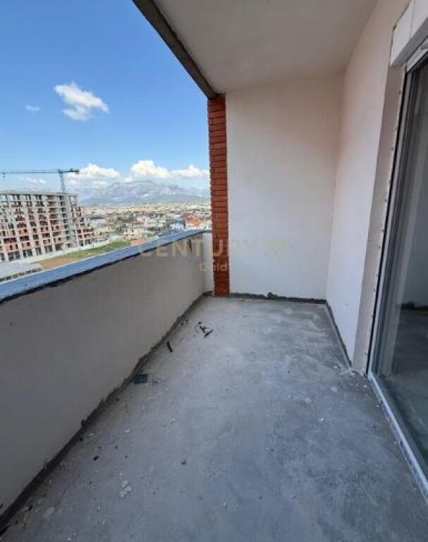 Shitet apartament 3+1+2 – me post parkimi