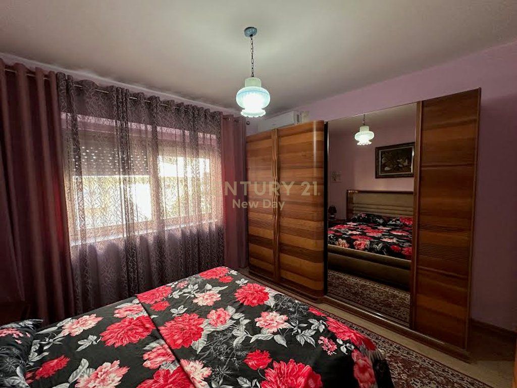 Apartment + garage for rent near School 11 January. 1,000 € /Month