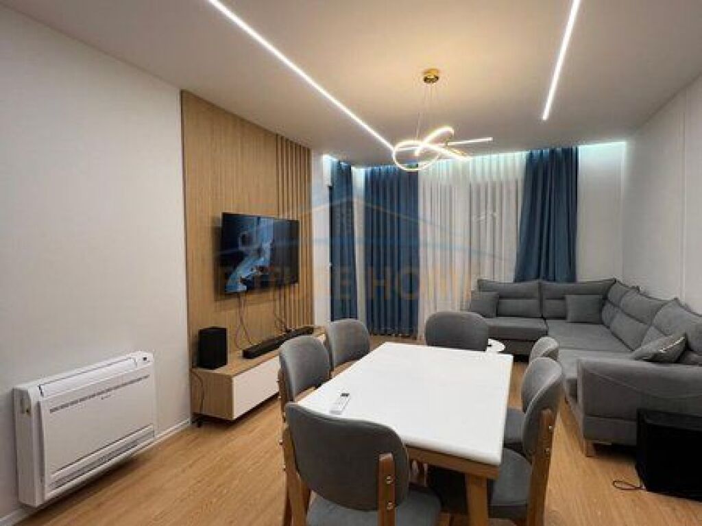 Shitet, Apartament 2+1, Kompleksi Univers City, Tiranë.