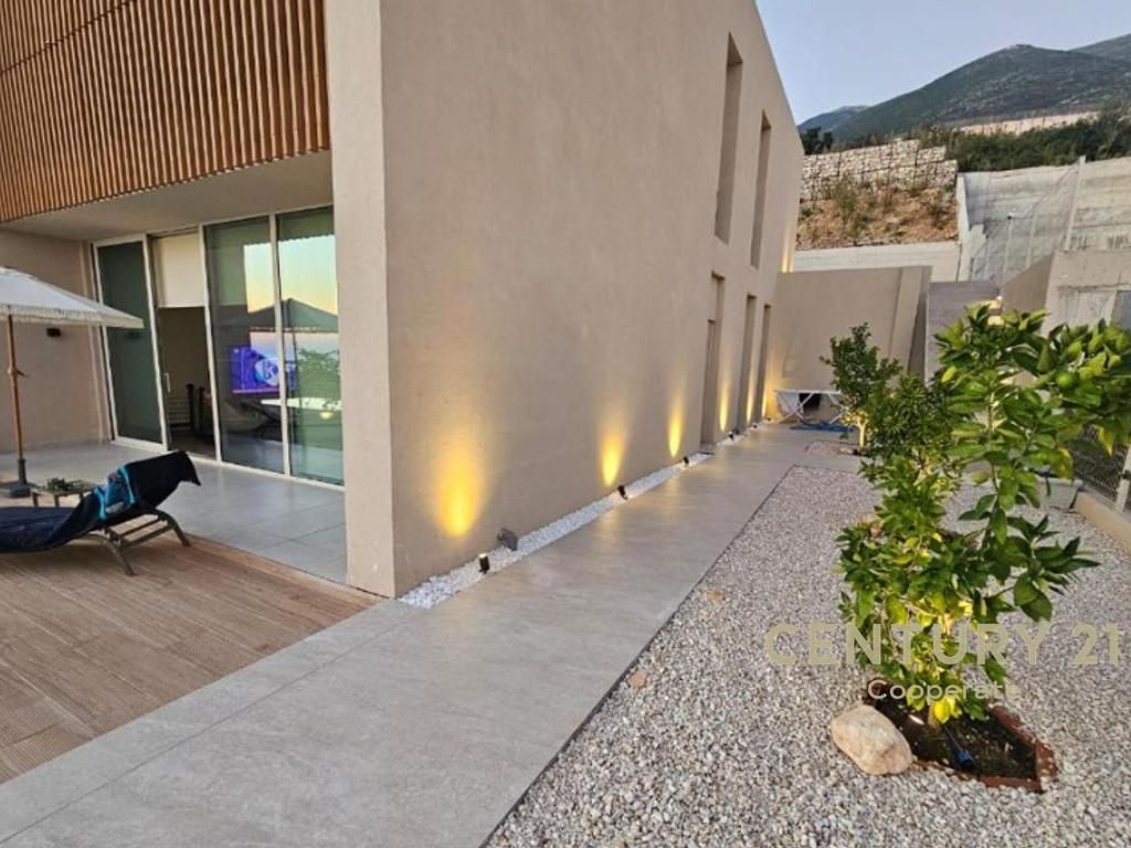 SEASONAL RENTAL - VILLA IN GREEN COAST 1.