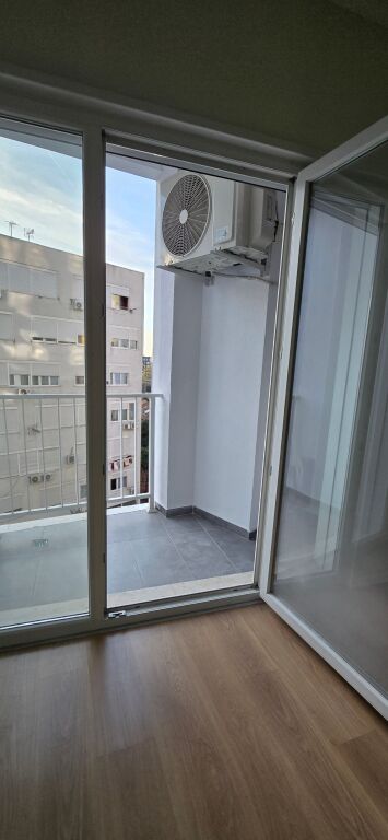 APARTAMENT 1+1+POST PARKIMI,RRUGA  E BARRIKADAVE - Widok 3