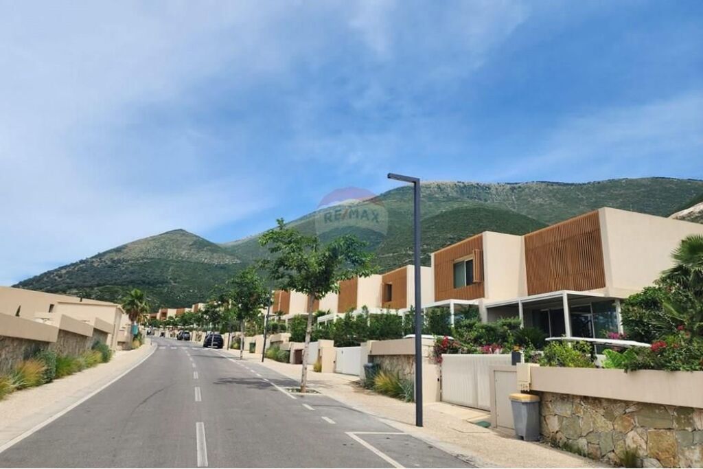 Apartment for sale 2+1 with yard, Green Coast