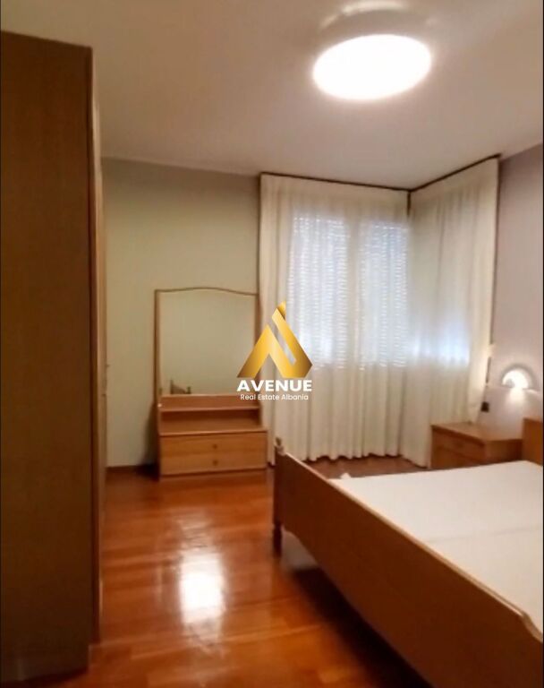 JEPET ME QIRA APARTAMENT 3+1+2 TUALETE +2 BALLKONE, RRUGA E KOSOVARËVE, TIRANË.