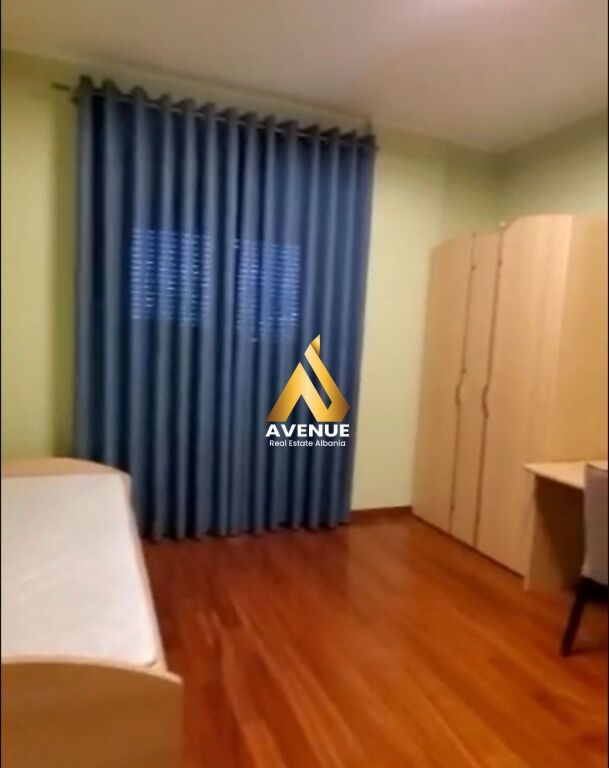JEPET ME QIRA APARTAMENT 3+1+2 TUALETE +2 BALLKONE, RRUGA E KOSOVARËVE, TIRANË.