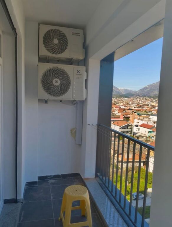Jepet me qera apartament 1+1 tek Rruga 5 Maji