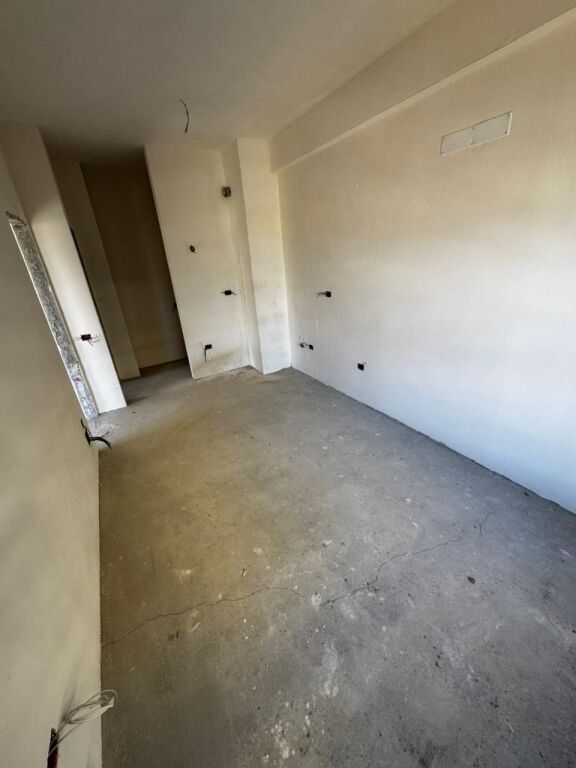 Shitet Apartament 1+1