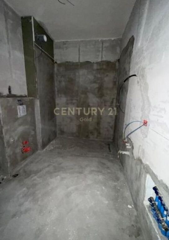 Shitet apartament 3+1+2 – me post parkimi