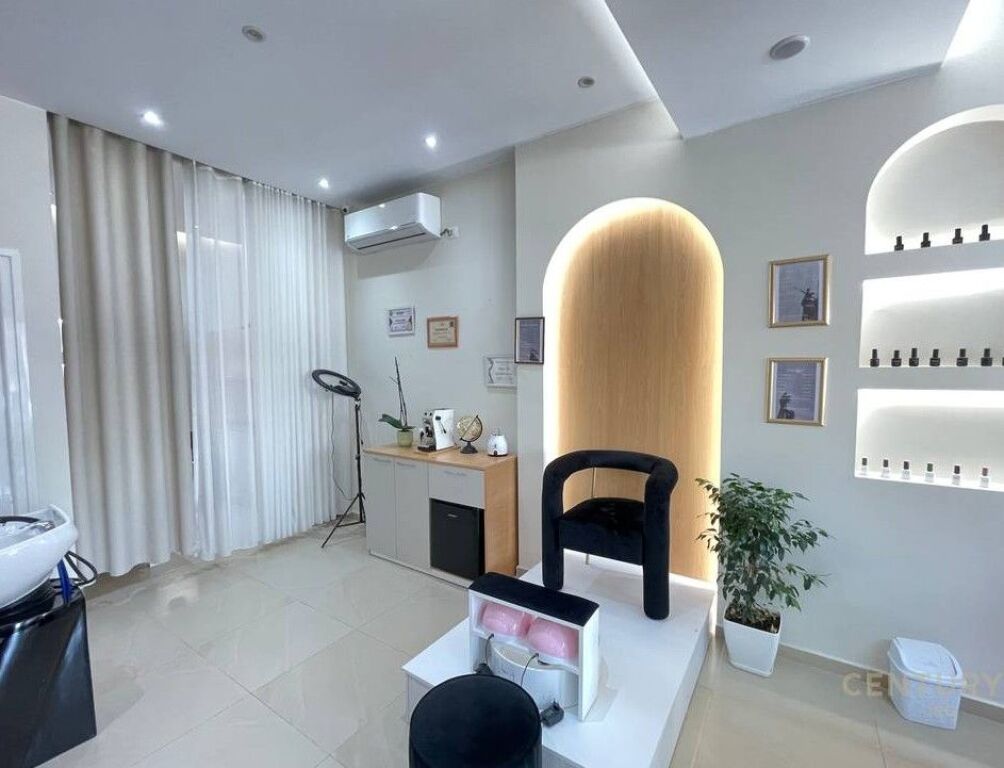 HAIRDRESSING / BEAUTY SALON FOR RENT NEAR SQUARE 21, KAVAJËS STREET