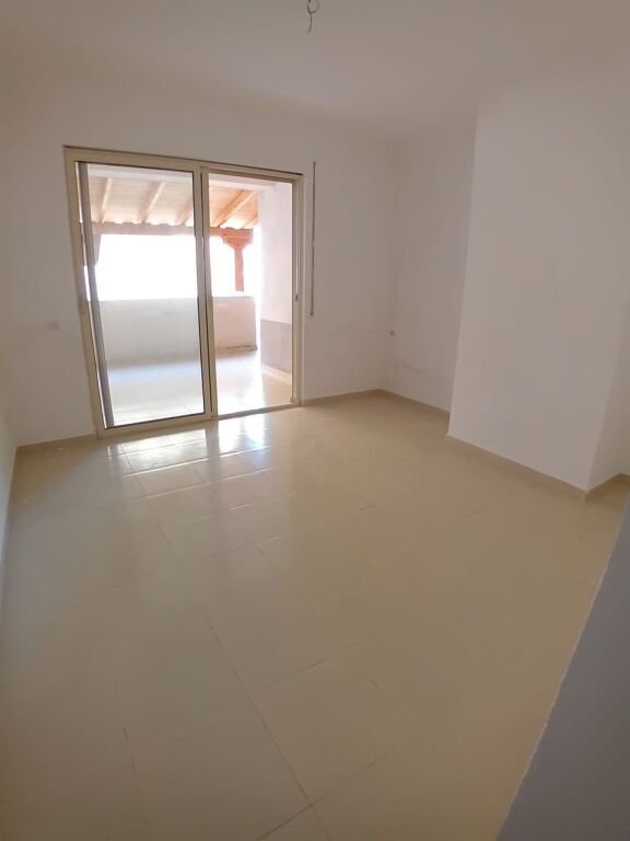 Okazion . Shitet apartament 3+1+2 tek ish urt