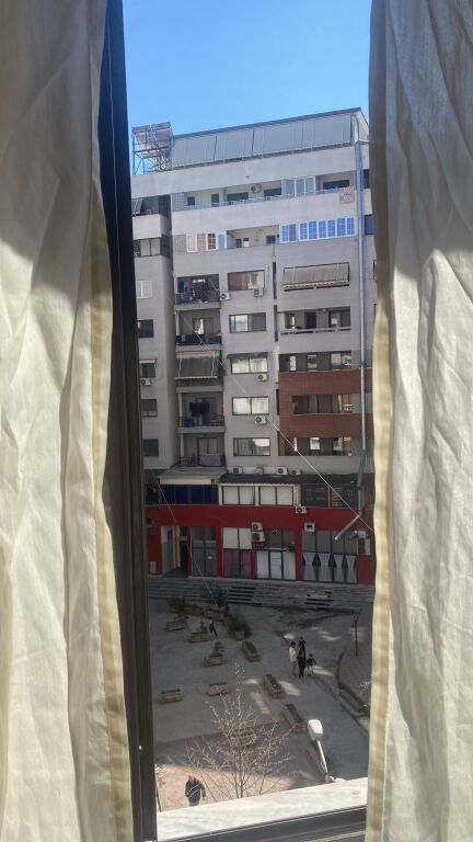 Kërkohen 2 vajza për ndarje qeraje në zonën e Astirit.