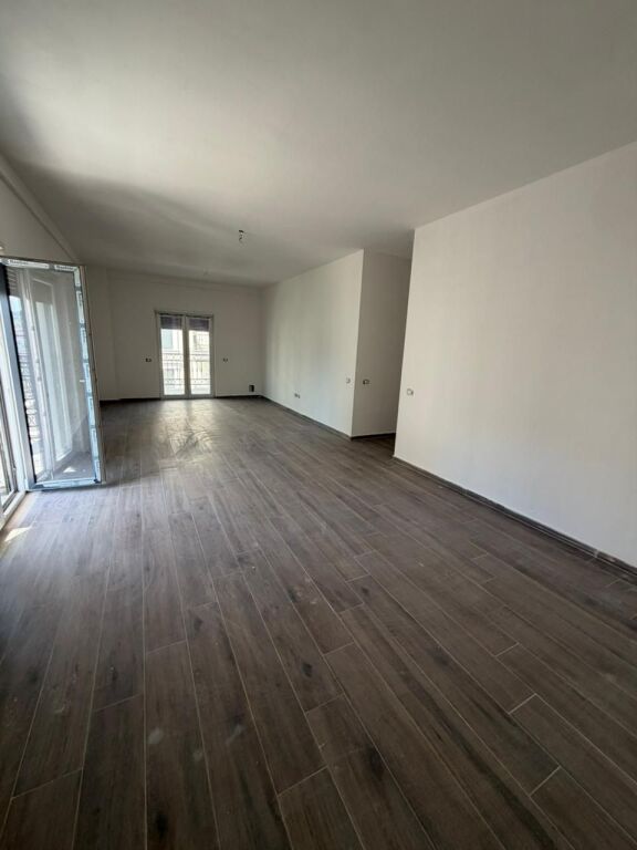 Apartment 2+15+2 bathrooms &amp; Wardrobe for sale Tirana Porta e Re