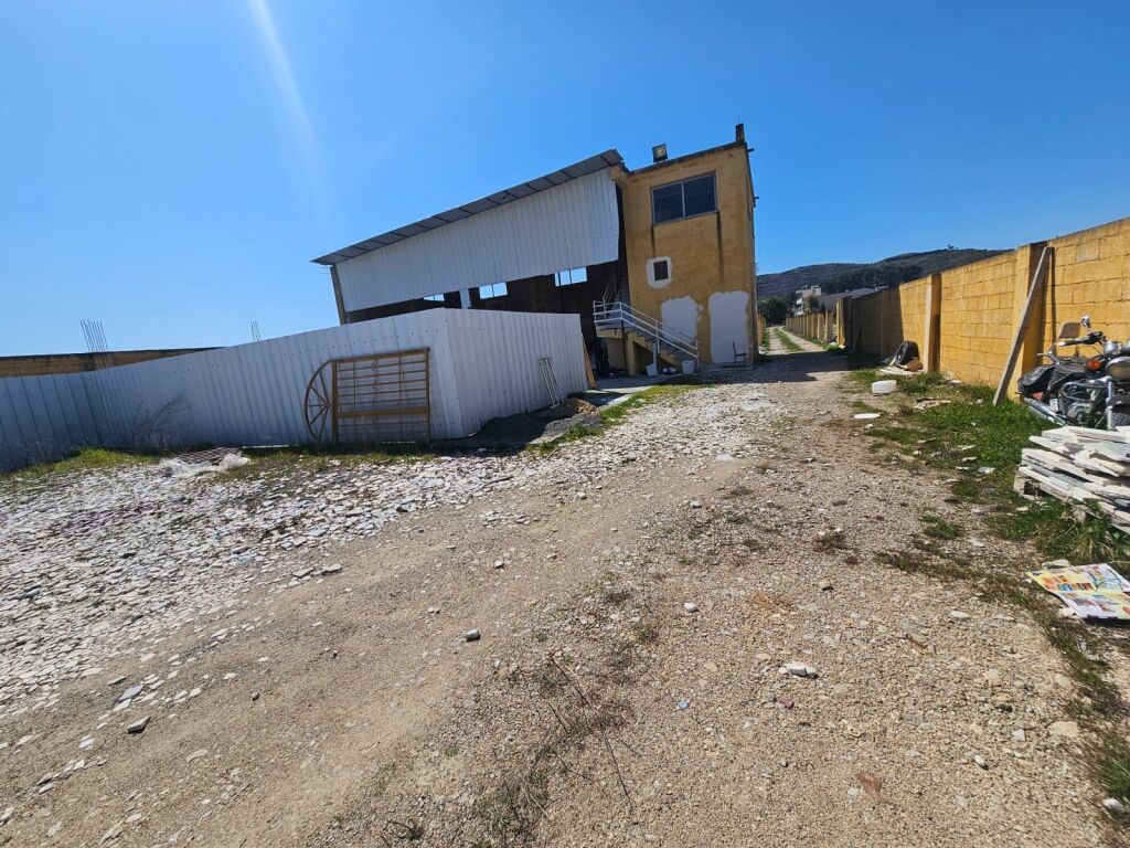 JEPET KAPANON  TOKE PER QERA NE SPITALLË PRANE VARREZAVE TE REJA