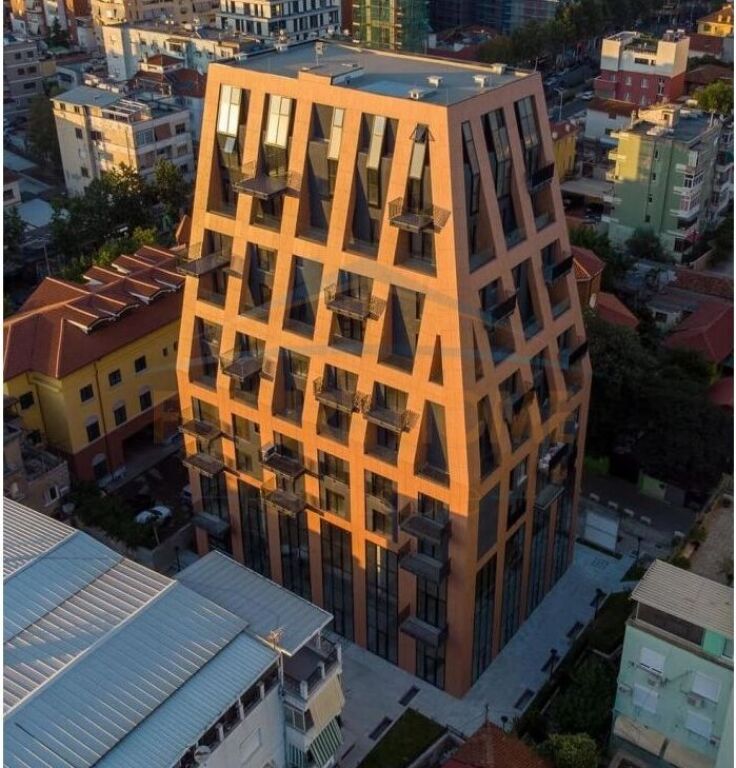 Shitet, Apartament 3+1+2 , Rruga e Kavajës, Tirane.
