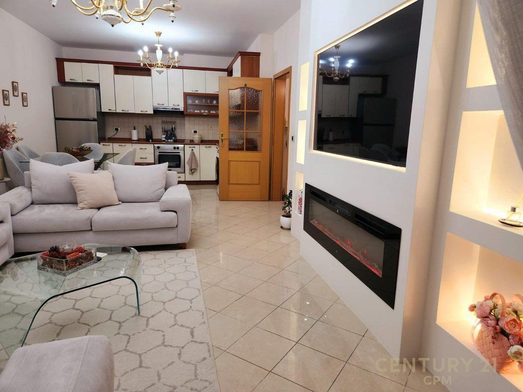 APARTAMENT 2+1+2 PER QIRA NE ZONEN E ISH BLLOKUT!