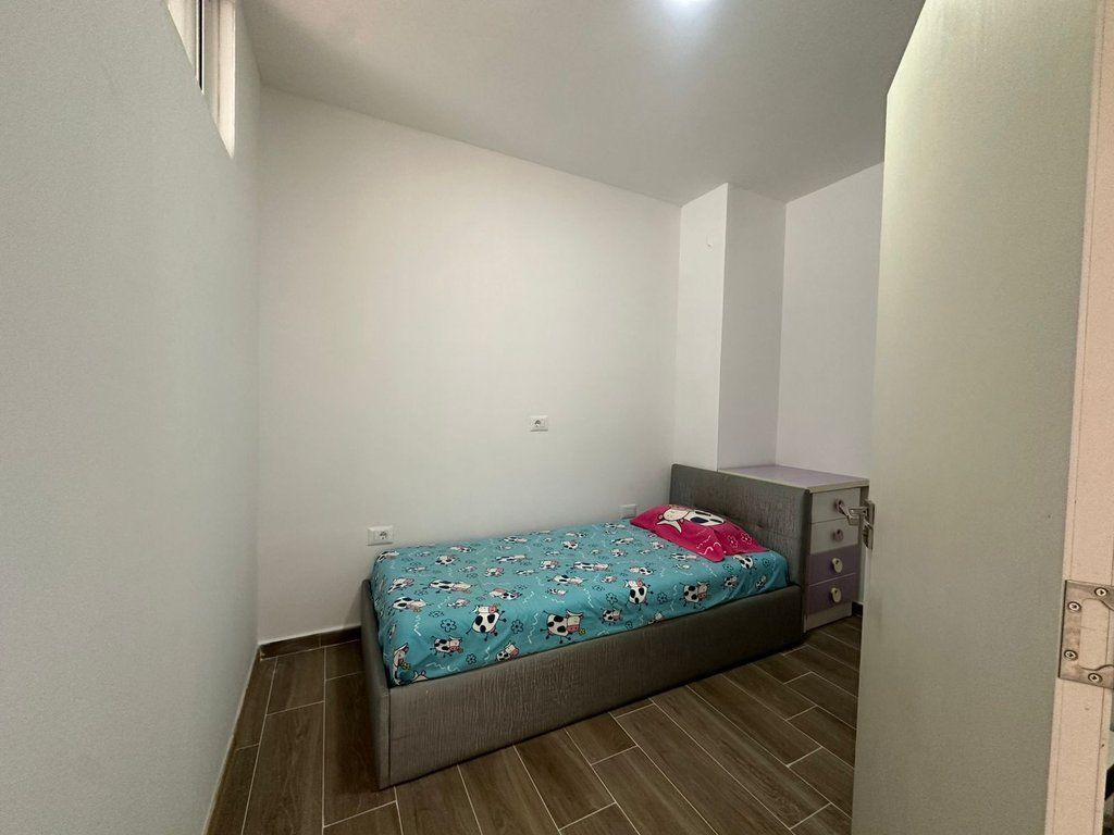 Rruga 5 Maji, Apartament 2+1 për Qira