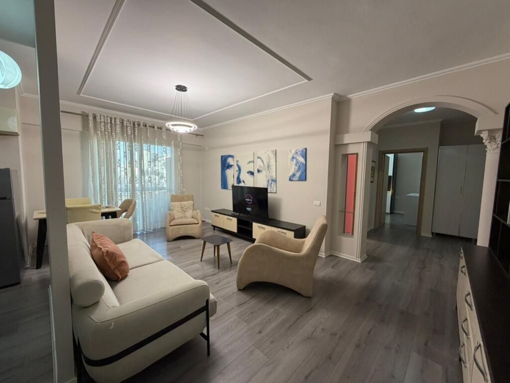 Apartament 2+1+Parking per qira tek Rruga e Barrikadave.