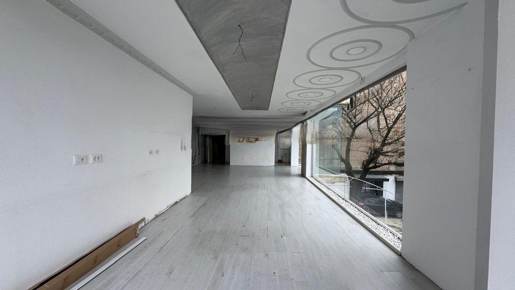Commercial space for rent by the street near 21 Dhjetori!