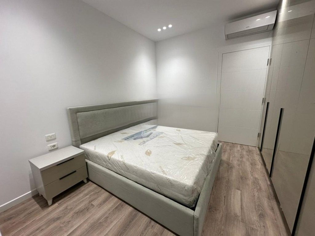 JEPET ME QERA APARTAMENT 1 + 1 TEK EMERALD CENTER RRUGA 5 MAJI ! 750 € /Muaj