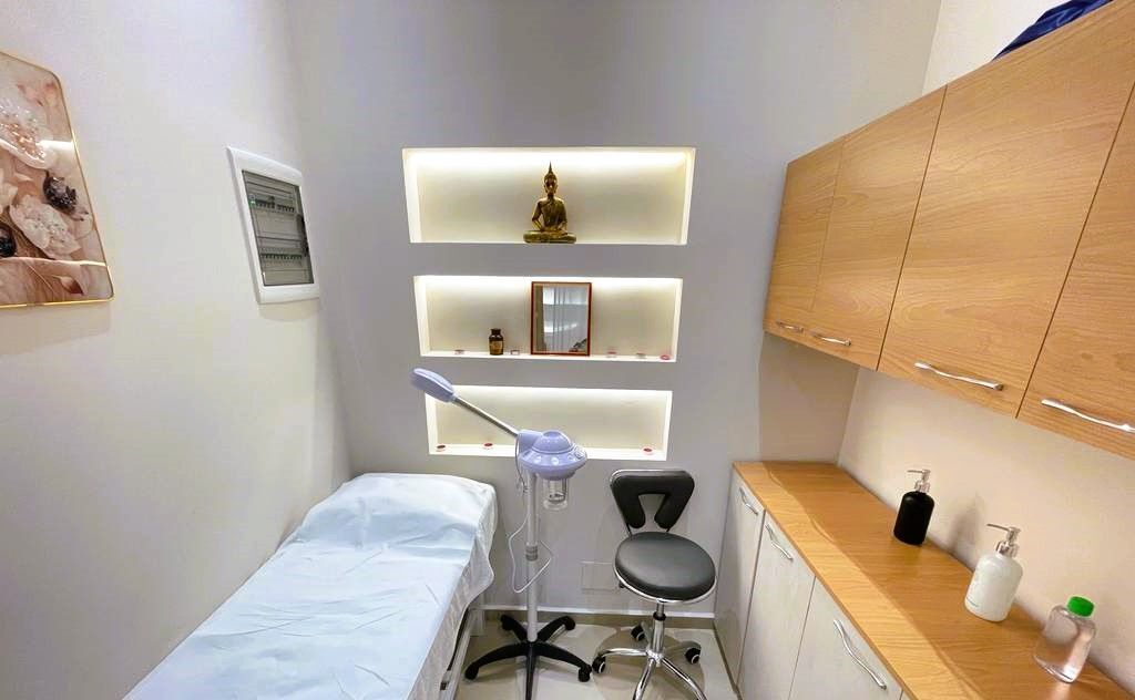 AMBIENTE PARRUCCHIERE / ESTETICA IN AFFITTO VICINO A PIAZZA 21, VIA KAVAJËS