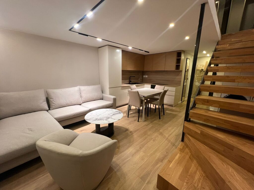 Prane Delijorgjit, jepet me qera apartament 1+1 (Duplex)