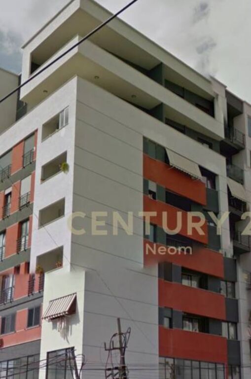 SHITET KATI I FUNDIT NE ASTIR - NDAHET NE 3 APARTAMENTE