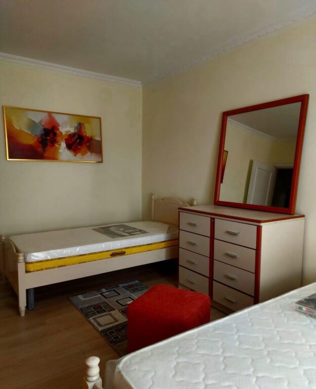 Ali Demi, jepet me qera apartament 1+1
