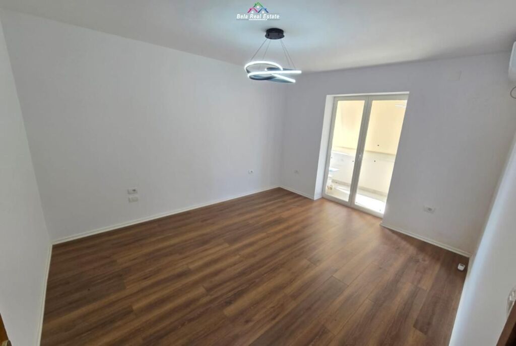 Zyre Me Qera 3+1 tek Ish Ekspozita (ID BZ2890) Tirane