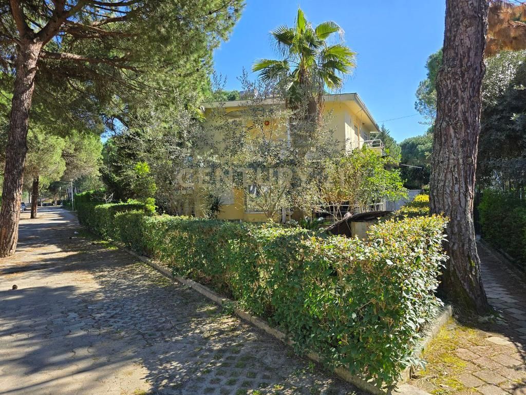 2+1 APARTMENT WITH YARD FOR SALE IN LURA 1