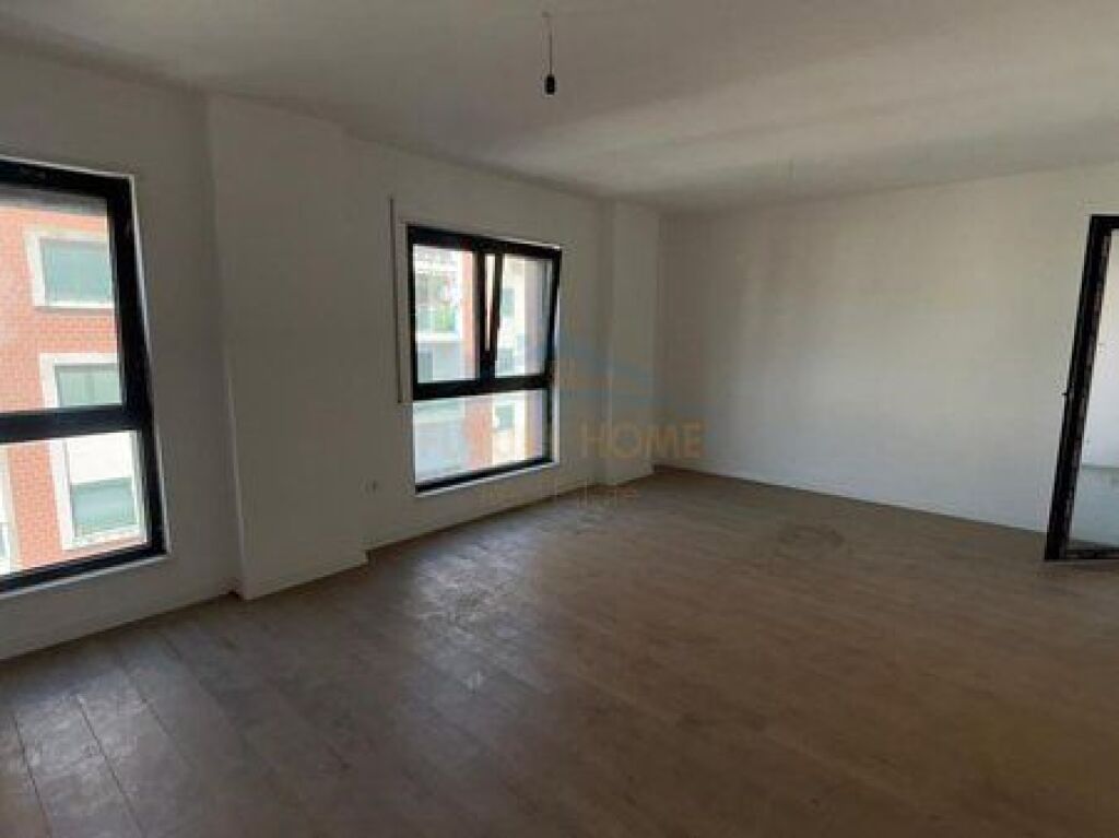 Shitet, Apartament 2+1+2, Komuna e Parisit, Tirane